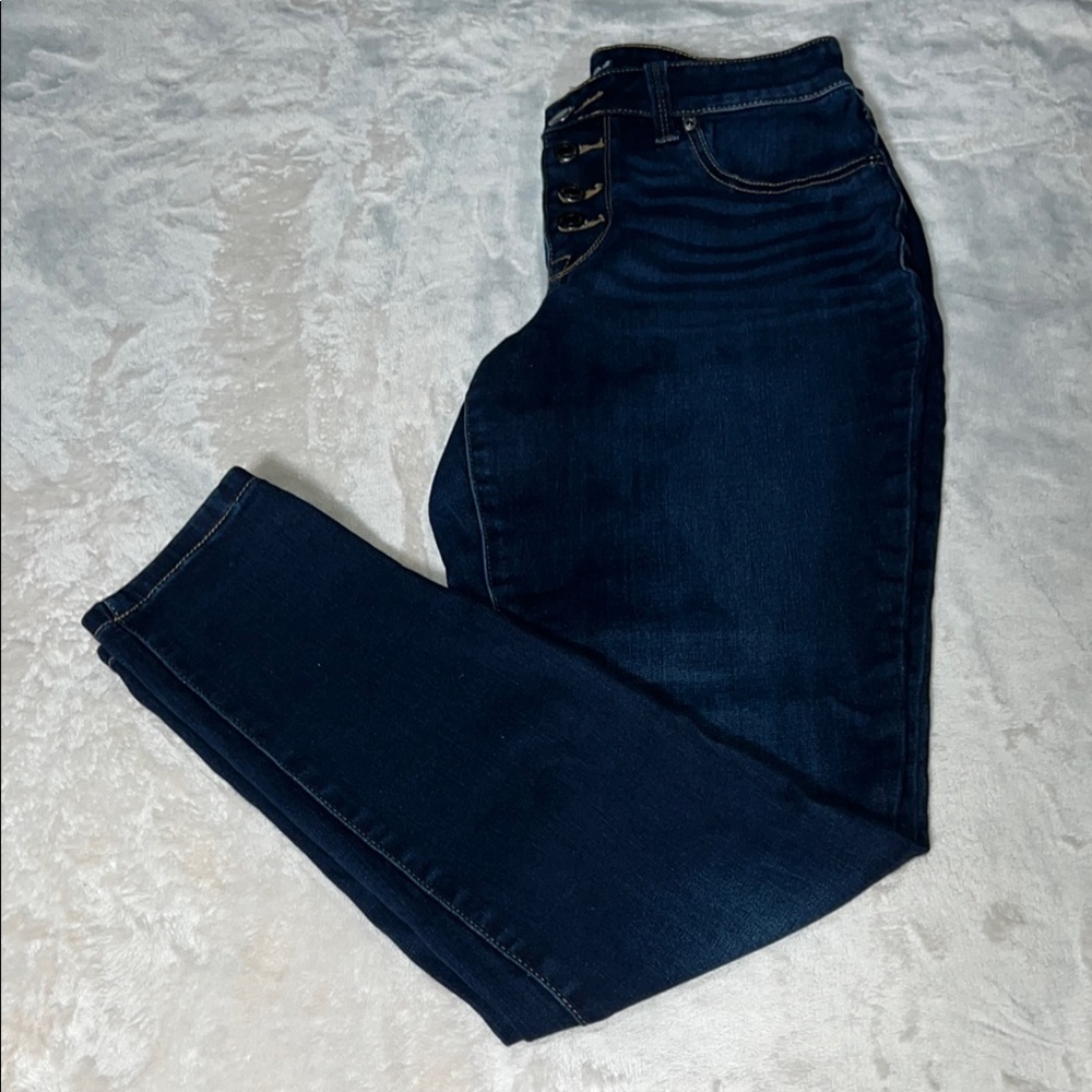 Maurices Women’s Blue Skinny Jeans Sleek Design SZ Medium Short